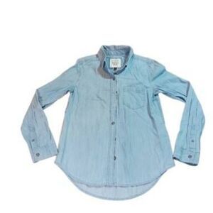 The perfect shirt size M cotton button down.